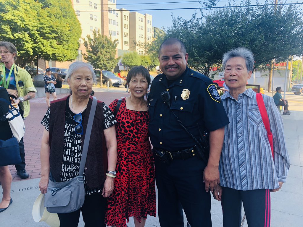 adrianzdiaz's tweet photo. #SeattleNightOut A time to get to know your neighbors. A time to that we all can come together for a safer community. #holisticpolicing #MakeADifference @SeattlePD @CityofSeattle @SeaNeighborhood @SeattleEconomy https://t.co/QNlNLzfkZb
