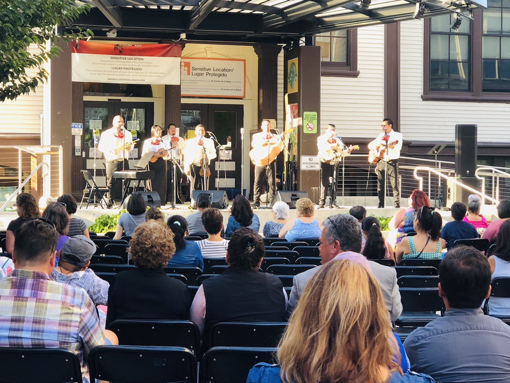 adrianzdiaz's tweet photo. #SeattleNightOut A time to get to know your neighbors. A time to that we all can come together for a safer community. #holisticpolicing #MakeADifference @SeattlePD @CityofSeattle @SeaNeighborhood @SeattleEconomy https://t.co/QNlNLzfkZb