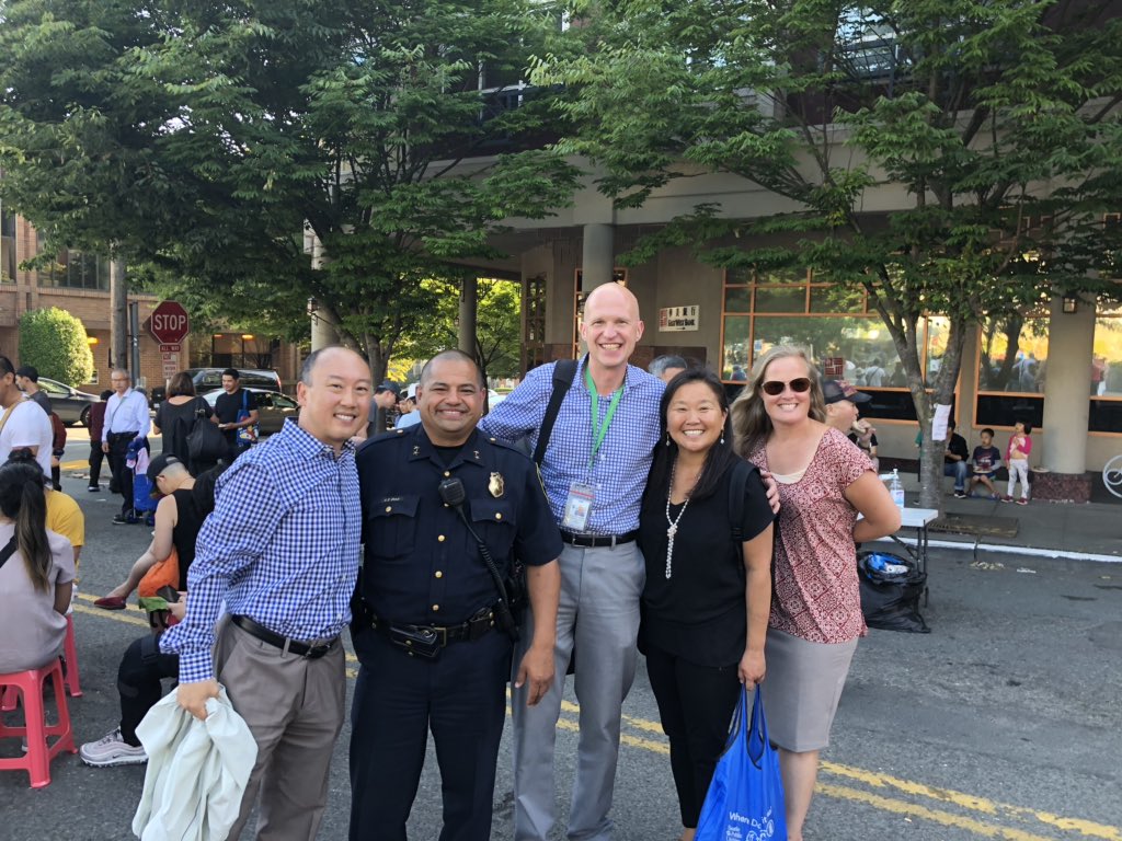 adrianzdiaz's tweet photo. #SeattleNightOut A time to get to know your neighbors. A time to that we all can come together for a safer community. #holisticpolicing #MakeADifference @SeattlePD @CityofSeattle @SeaNeighborhood @SeattleEconomy https://t.co/QNlNLzfkZb