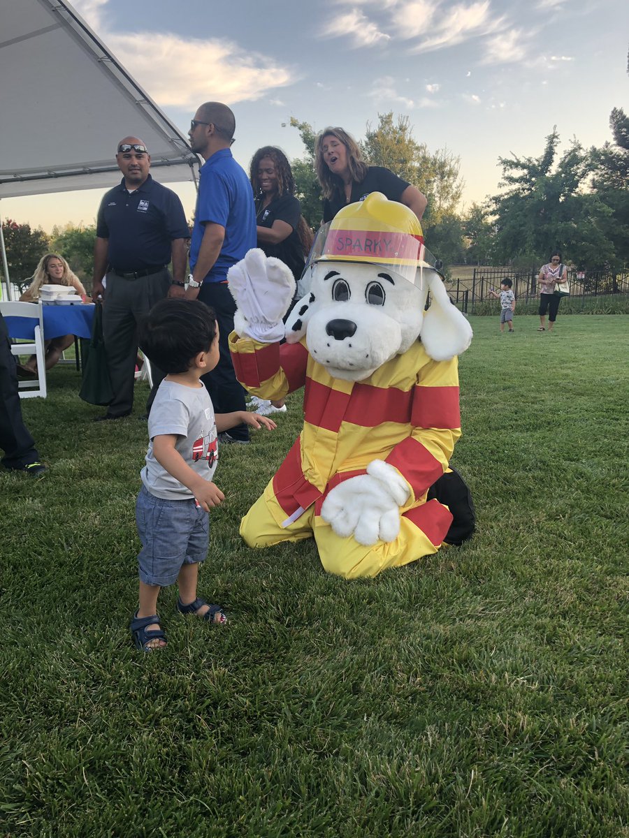 Sparky was feeling a little left out with #ffpd’s Frankie getting all the attention. This little guy loved Sparky too. #NationalNightOut #TeamBigBus