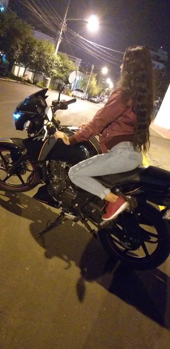 Ya les habia contado que amo manejar moto? 😍😍😍🖤 https://t.co/J7v9MELcCF