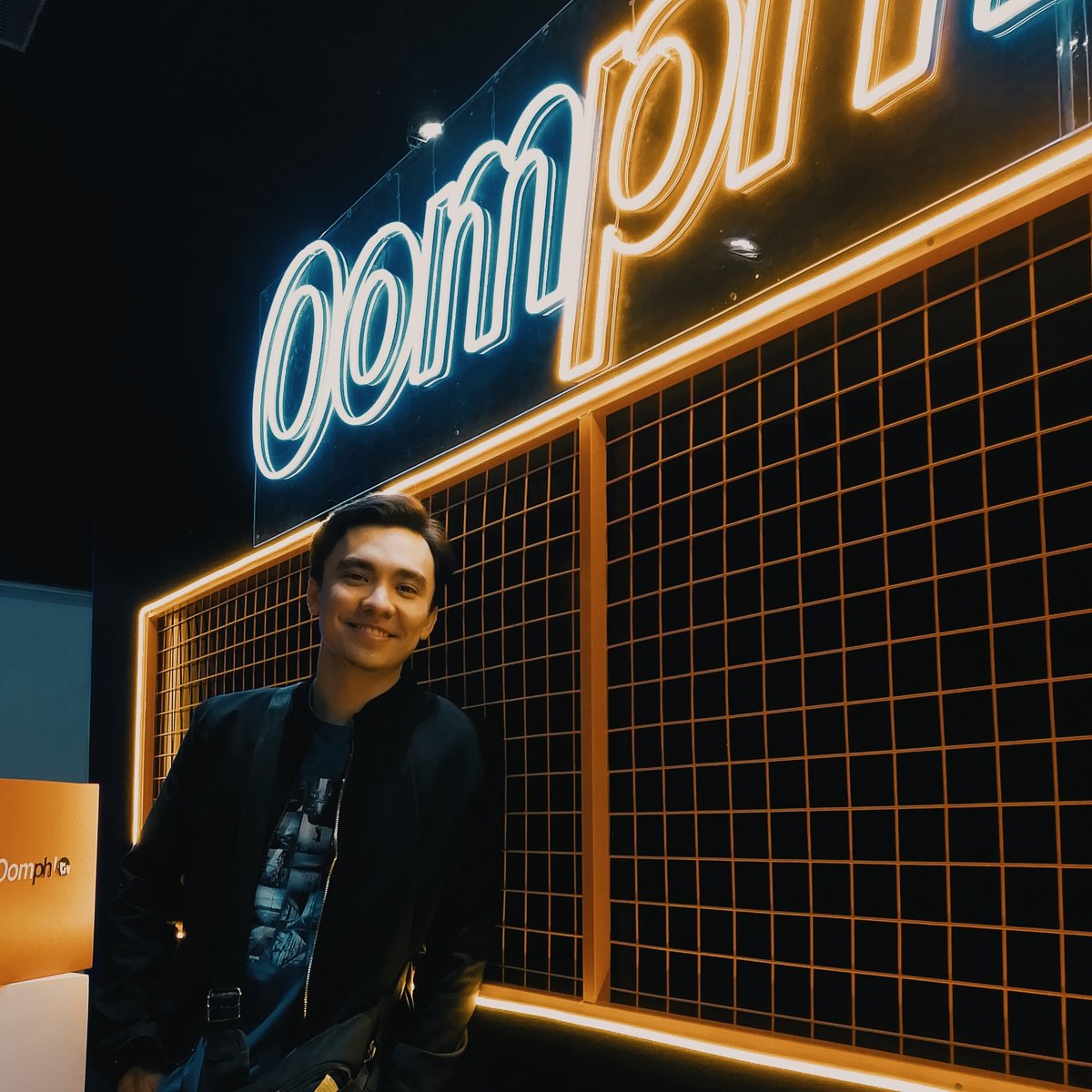oomphtvph's tweet photo. Spotted Oomph TV Creators during #VIVACON
@TheJuans_BAND @ataskaofficial @calebmusik21 https://t.co/yqGYmU1sKa