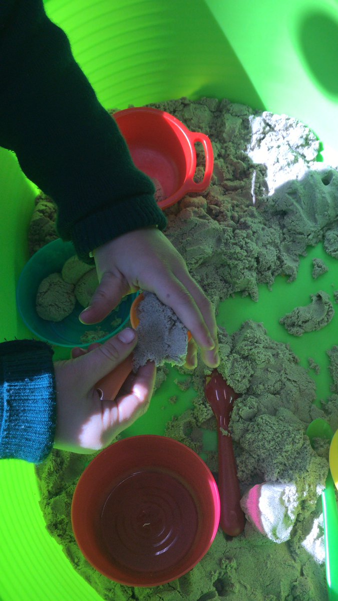 jaimicasey's tweet photo. Messy play in prep. We are measuring the capacity of different containers with kinetic sand and rice. The girls are loving it 💙 https://t.co/Rga4Rv1rFN