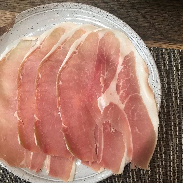 #summerofham lives on. thank you <a href="/bentonsbacon/">Allan Benton</a> for your salty delights 🍖✨
#couteliereats