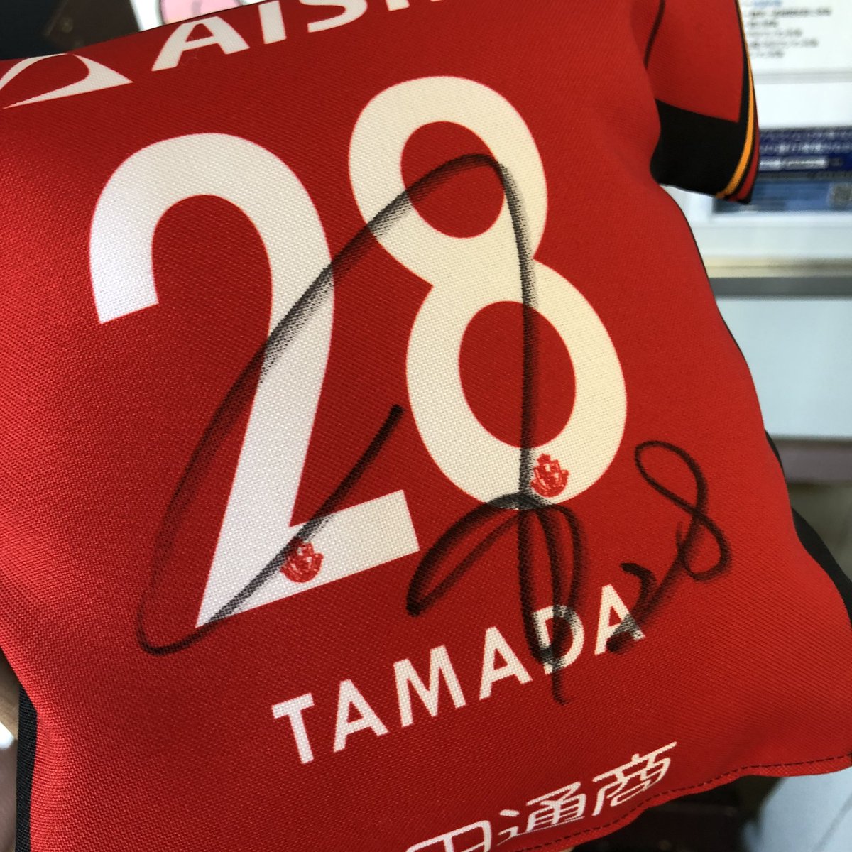 Gra11_gt's tweet photo. 玉さんに会えました...!!!
愛知から来たことを伝えたら
「ほんと？遠かったでしょ(笑)」
って言ってくれた😇
サインも28番で書いてくれたし、本当に来て良かった！！
#玉田圭司 https://t.co/uKQwf3L6EV
