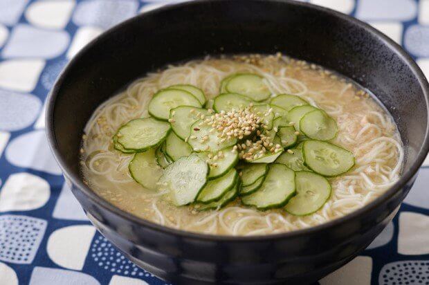 リュウジ 料理のおにいさんバズレシピ 超簡単 素麺がいくらでも胃に入る ツナ汁の旨味がたまらん 冷や汁風そうめん 油切った ツナ缶1 2 味噌大1 白だし小4 すりごま大1 おろし生姜小1 冷水2cc入れ混ぜ 素麺100gを茹でて水で冷やし良く水気を切っ