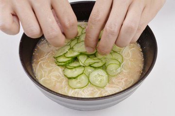 冷や汁風そうめん 料理研究家リュウジのバズレシピ Com