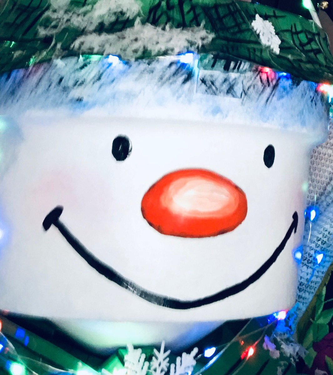 salvisnowman's tweet photo. Smiles are contagious! So go forth and contaminate as many people as you can! ##snowmanwisdom #snowman #salvisnowman #salvationarmykettle #pittsburgkansas #pittartwalkfall19 https://t.co/lSIGLwbEVV