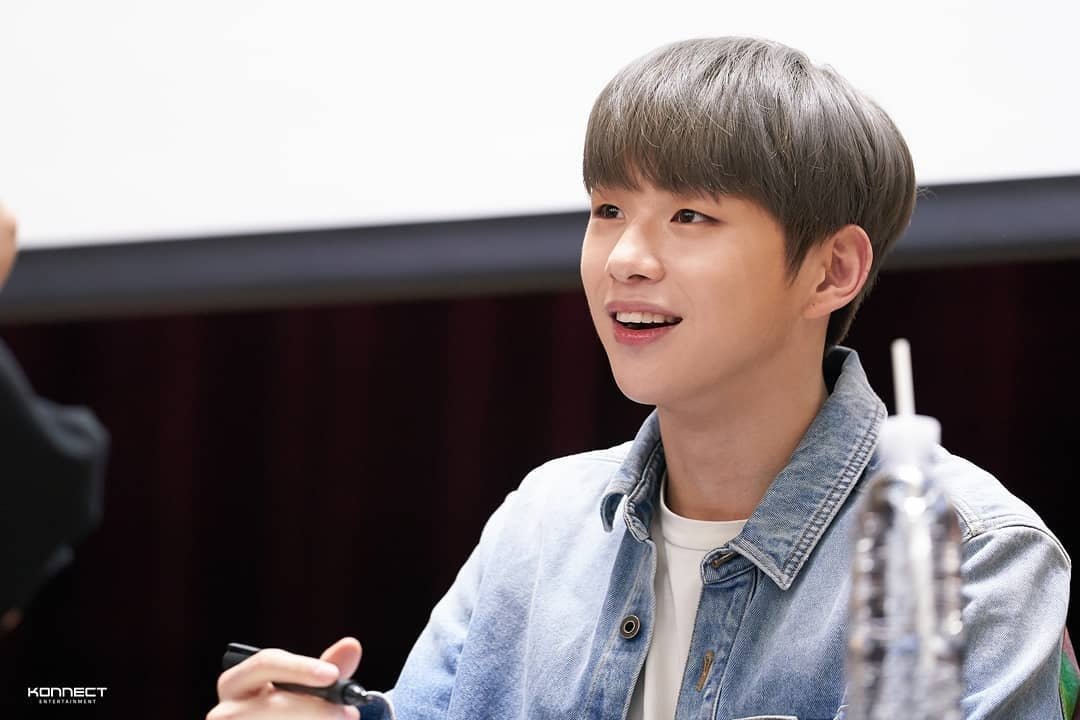KangDanielgall's tweet photo. 🆙️ 강다니엘 공식 인스타그램

https://t.co/AvNuwknYrT
2019.07.31
‘color on me’ 광주 팬사인회

@danielk_konnect
#강다니엘 #KANGDANIEL https://t.co/HbbQ9S0Hb9