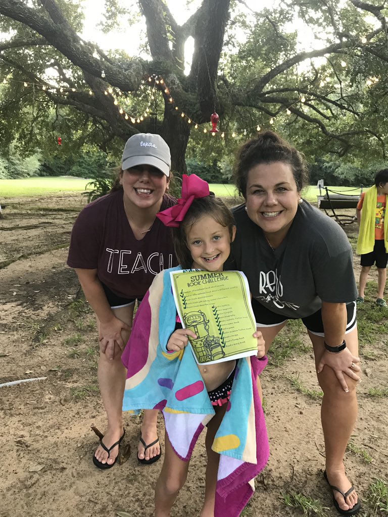 R_Tuck's tweet photo. SO PROUD of these readers for completing their summer reading challenge!! #multiagerocks #dunbartigerpride https://t.co/QoCcr7fkhW