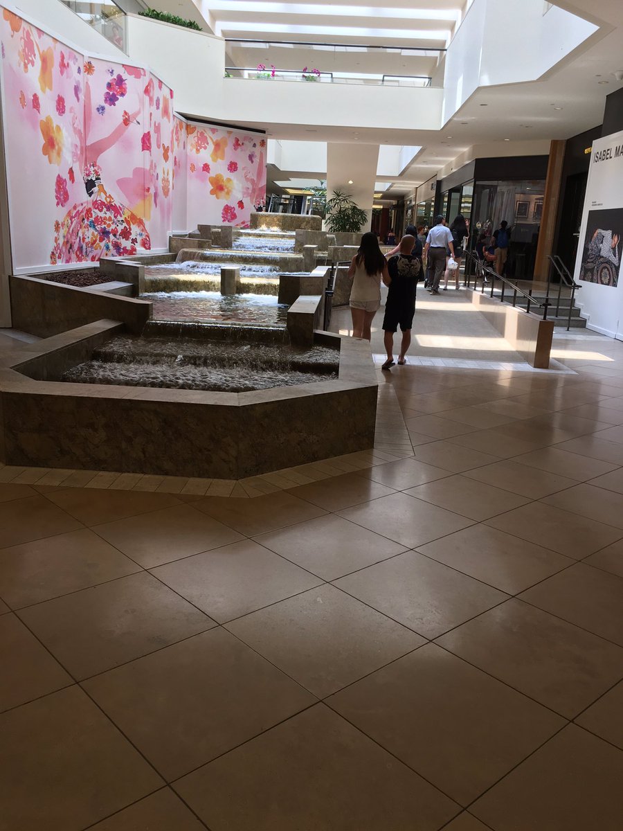 Jackinator94's tweet photo. Did some shopping st #Southcoastplaza this afternoon. Great 👍🏻 experience! https://t.co/l0hfAoFPOv