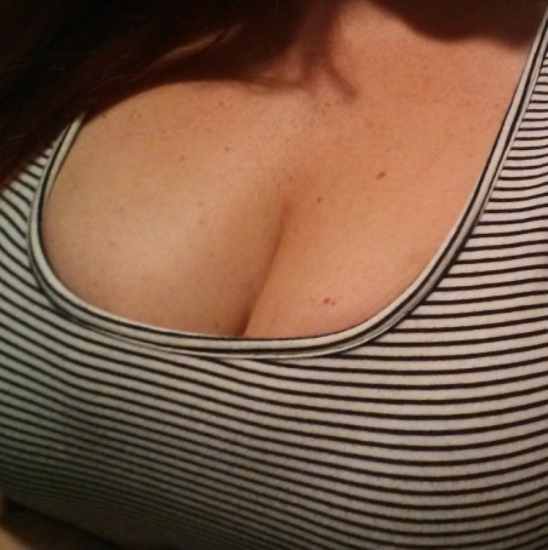 redheadtrix's tweet photo. Fan sign your name on my body by @redheadtrix https://t.co/tRWW8u8rKs Find it on #ManyVids! https://t.co/KRtXFdiN67