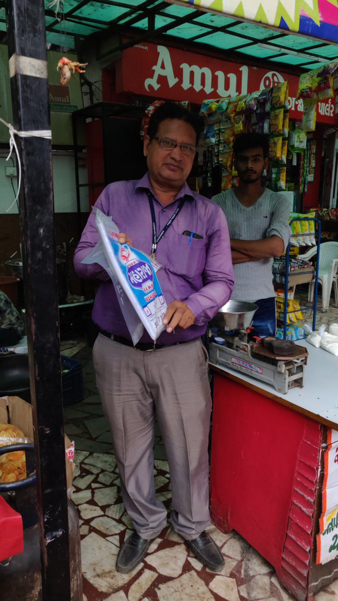 AmcThakkar's tweet photo. For better protection of the environment, the government banned plastic, how do we use our smart people secretly, and how much we are using ourselves to deceive.@vnehra @AmdavadAMC @DyMC_NWZ @tv9gujarati @TOIAhmedabad @Divya_Bhaskar @navgujaratsamay
#maruamdavad https://t.co/lQzZYuPwJk