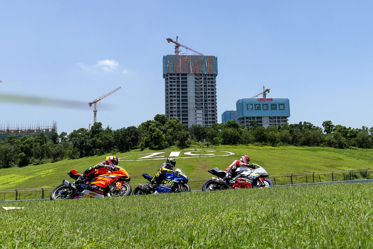 ZIC1993's tweet photo. https://t.co/htU1yfrTYj
燃情周末，ZIC摩托車賽等你來看！
#ZhuhaiInternationalCircuit #asiaroadracing
#15thPD2019 #speedhero #ZICSuperbike https://t.co/sxBXa4WRyj