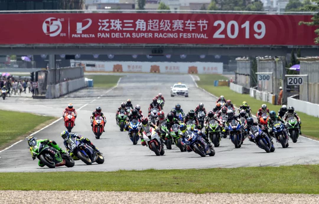 ZIC1993's tweet photo. https://t.co/htU1yfrTYj
燃情周末，ZIC摩托車賽等你來看！
#ZhuhaiInternationalCircuit #asiaroadracing
#15thPD2019 #speedhero #ZICSuperbike https://t.co/sxBXa4WRyj