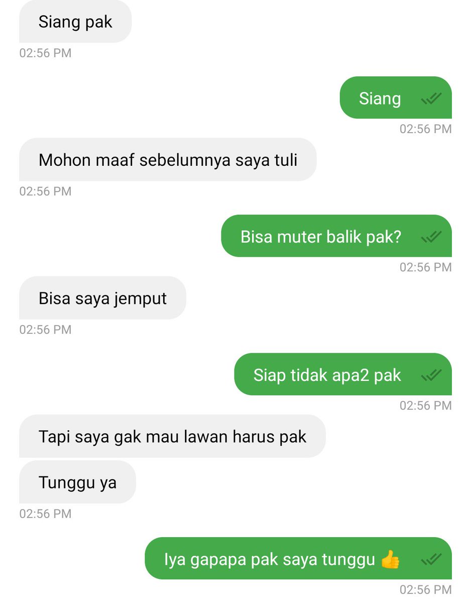 ogiklo's tweet photo. Kemarin dapet driver tuli. Selain tepuk pundak, doi ngobrol dengan 1 spion arah ke saya biar bisa liat gerakan bibir.

Komunikasi baik antara konsumen dengan penyedia jasa adalah bentuk profesionalitas. Membuat bahasa sendiri juga nunjukin kalau bapak ini punya integritas tinggi. https://t.co/6uiCMo5nd7