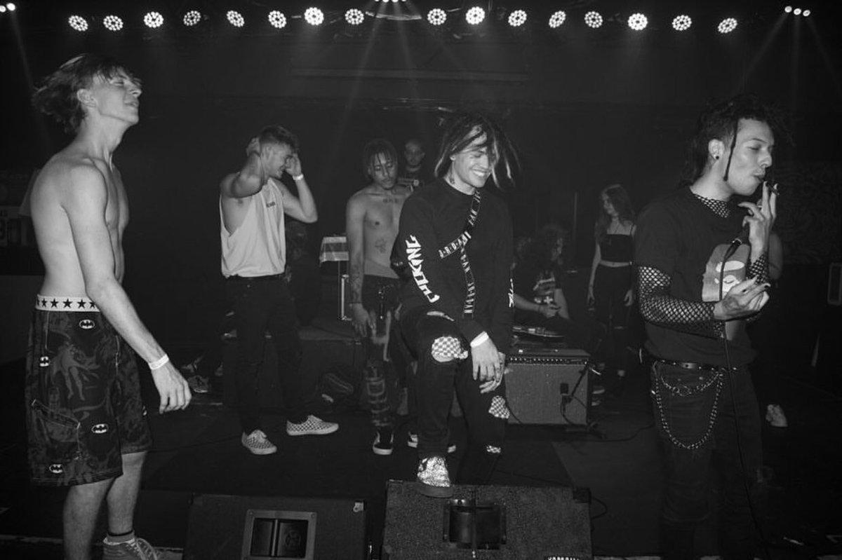 Izzythetype_'s tweet photo. 🤟🏼 don’t miss a show unless your scared of mosh pits 😈🤮 https://t.co/HQkgQKVLvE