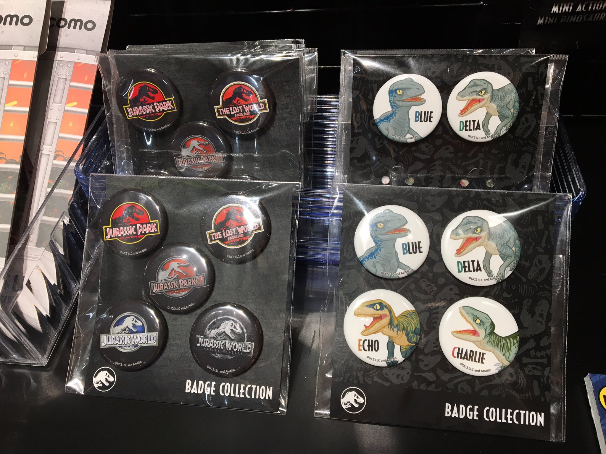 Prime 1 Studio プライム１スタジオ Auf Twitter ショップ情報 プライム1限定ジュラシックグッズご紹介 オススメはロゴ 缶バッジセット 歴代ロゴ勢揃いはアツいです Jurassicpark Jurassicworld ジュラシックワールド ジュラシックパーク プライム1