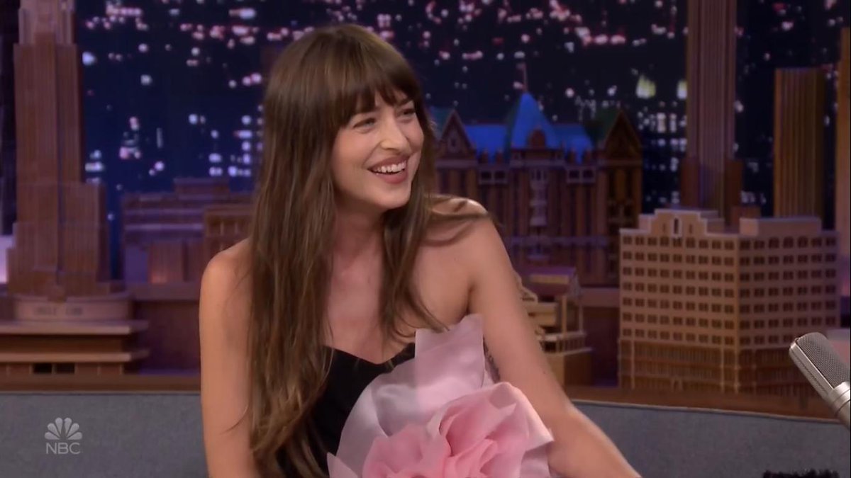 LifeDJohnson's tweet photo. #DakotaOnFallon ❤ https://t.co/V9TZoSsab4