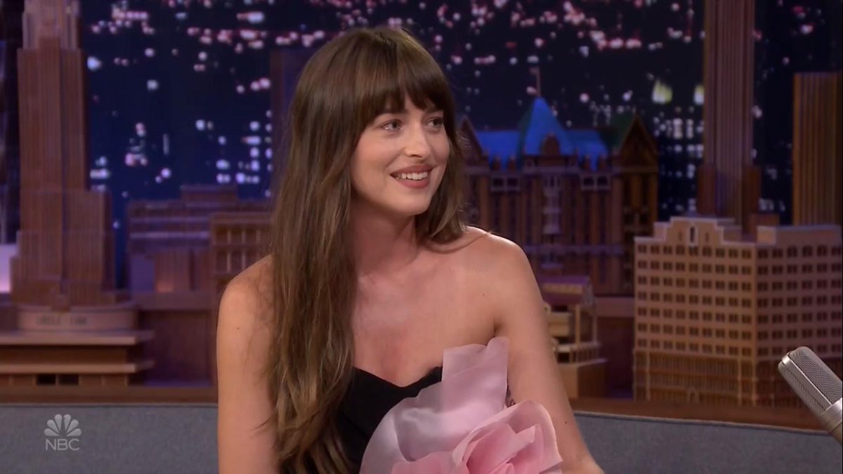 LifeDJohnson's tweet photo. #DakotaOnFallon ❤ https://t.co/V9TZoSsab4