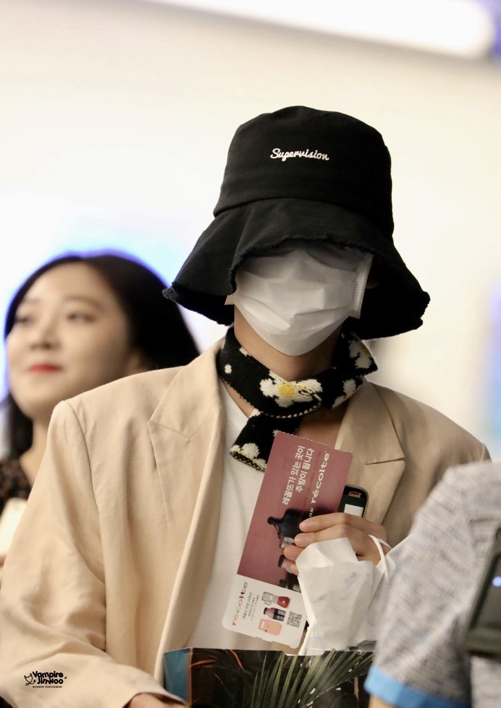 VampireJinwoo's tweet photo. 190801  HND✈️   HQ4P 

막을 수 없는 멋진💛 @official_jinu_ 

#김진우 #위너 #WINNER #진우 #JINU #KIMJINWOO #JINWOO https://t.co/2n4Gyxi2LF
