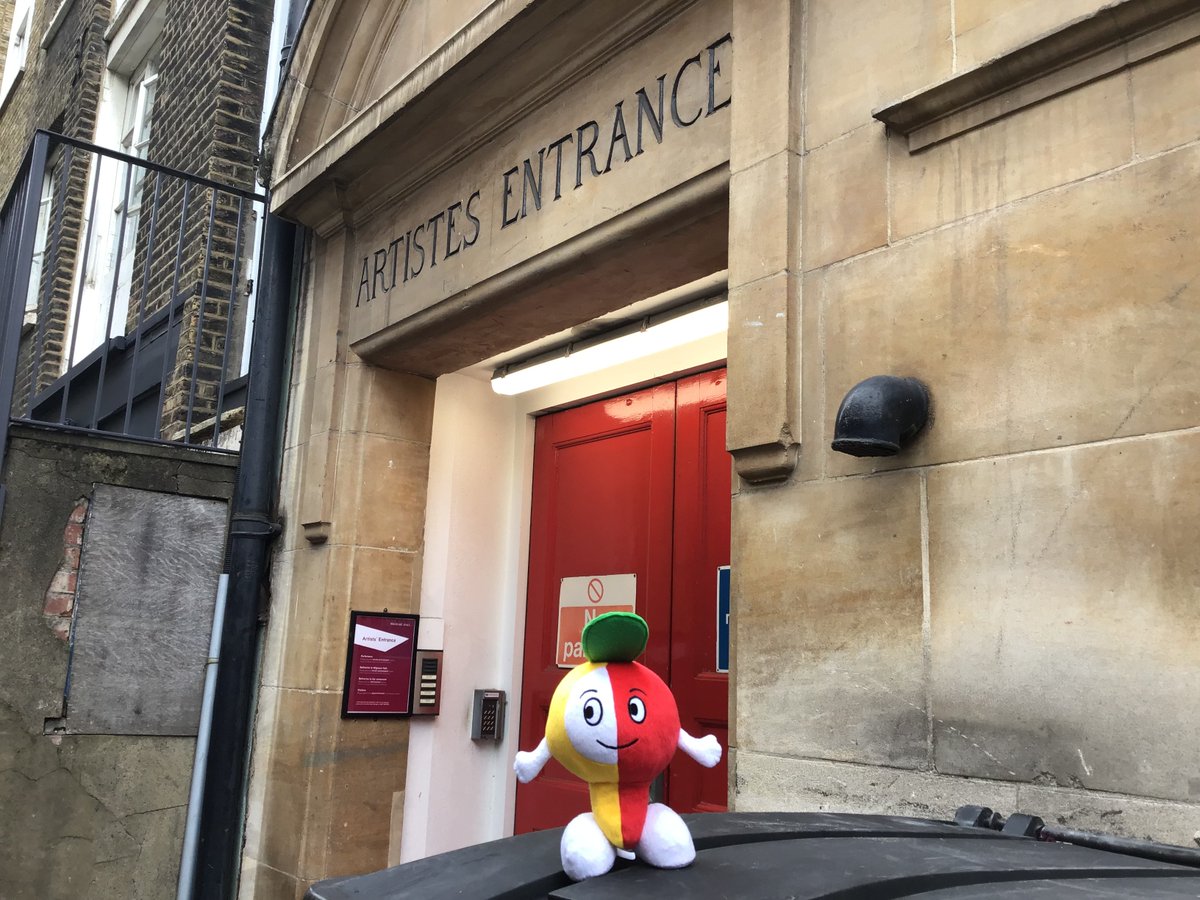 ミューザ川崎シンフォニーホール Sur Twitter 小川典子と 旅するミュートン ロンドン特別編 ロンドンで最も伝統ある会場が ここウイグモアホール 美しい表玄関 重々しい絨毯のロビー わかりにくいところにある楽屋口でも記念に１枚 ミュートン