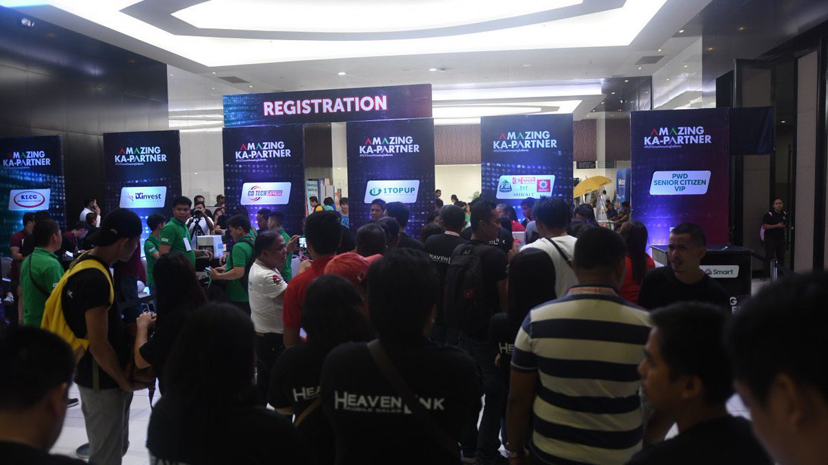 SmartNewsroom's tweet photo. PLDT and Smart open the Amazing Ka-Partner retailers convention here at SMX Davao! Joining the ribbon cutting are company officials led by consumer business-customer development head Alex O. Caeg and Hiyas ng Kadayawan 2018 and her court. #PLDTSmartAmazingSaBenta #SmartKaPartner https://t.co/VX8x5KBzPj