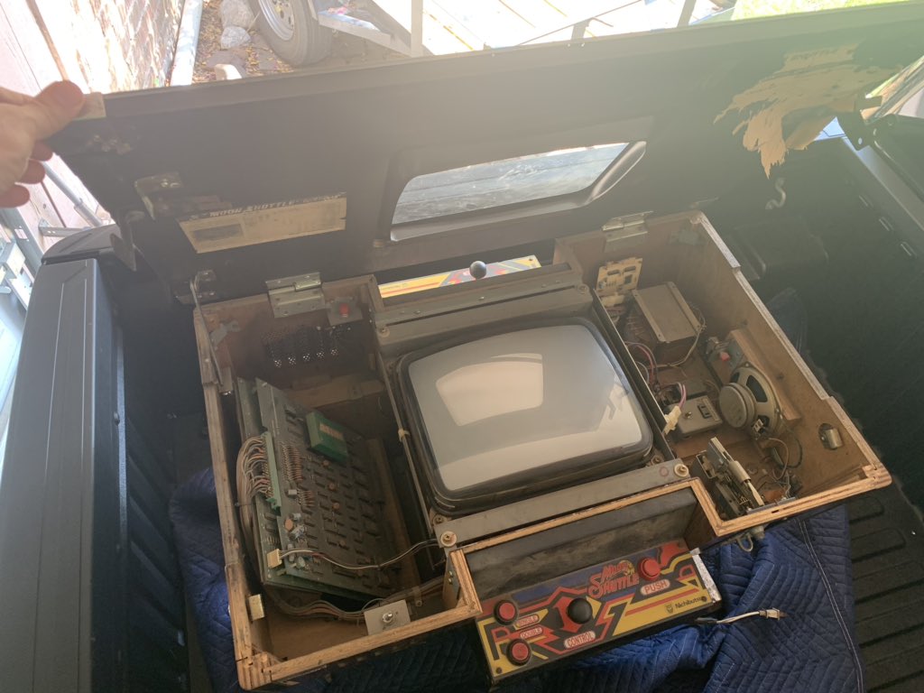 90minutetape's tweet photo. I still haven’t taken the game I picked up last night off the truck so enjoy photos of it still in the bed. #Nichibutsu #MoonShuttle #vintagearcade #arcadegames https://t.co/DlYR4aA8Jz