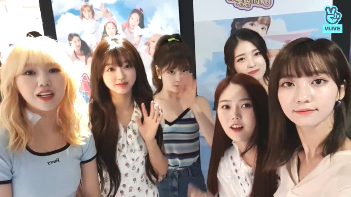 coreadotcom's tweet photo. 오늘자 브이앱 미미목에 파스ㅜㅜ
아프지 말자 오마이걸ㅜㅜ

#오마이걸 #OHMYGIRL #bungee #MIMI #미미 #번지 #FallinLove https://t.co/n67s6QfpYL