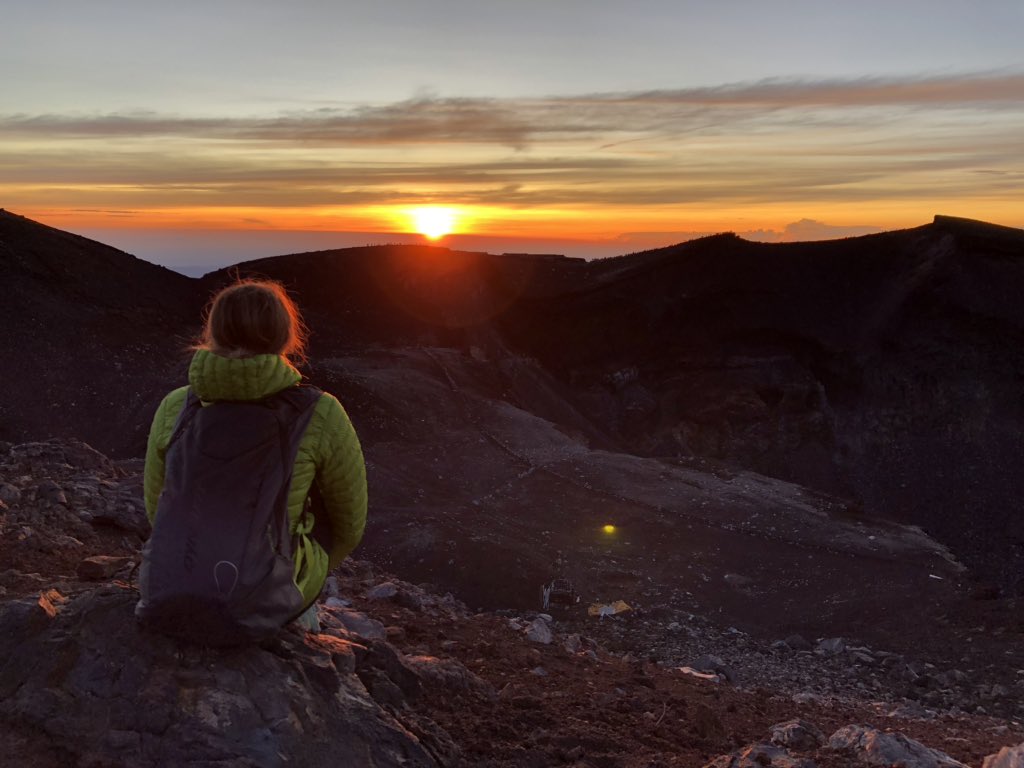 FoixOrtiz's tweet photo. At the summit of Mt Fuji...3776m! #japan #japó #mtfuji #sunrise #magicviews https://t.co/aCuMsXTJgT
