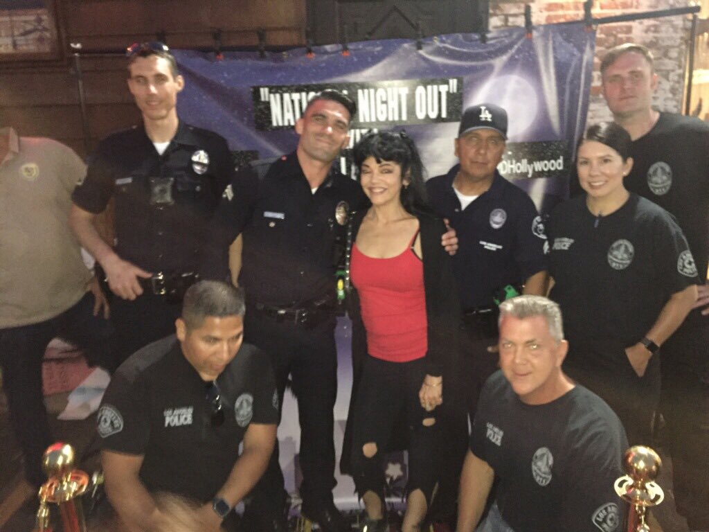 PleasantGehman1's tweet photo. With some of Hollywood’s Finest at the National Night Out Hollywood event in Franklin Village 🌟 #nationalnightout2019 #hollywood #hunc #franklinvillage #lapd #iloveamaninuniform https://t.co/5PkG3NNuVQ