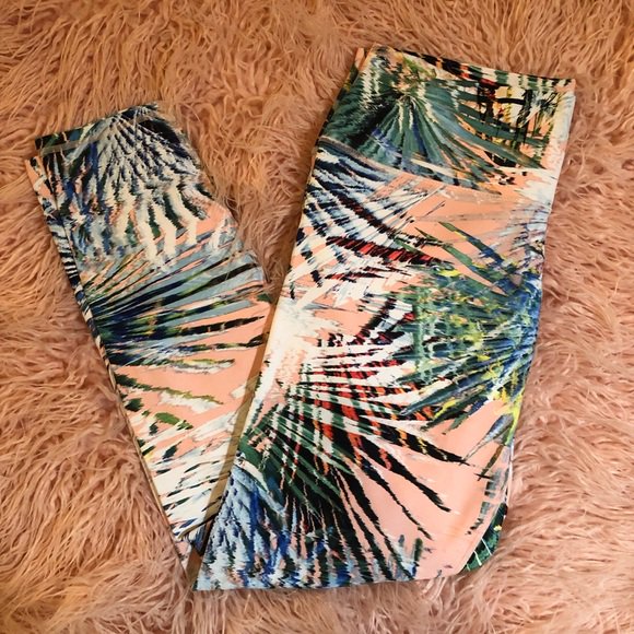 So good I had to share! Check out all the items I'm loving on @Poshmarkapp from @BeautyBy_JD #poshmark #fashion #style #shopmycloset #urbanoutfitters #streetwearsociety #fabletics: posh.mk/Pdjoux0OQX