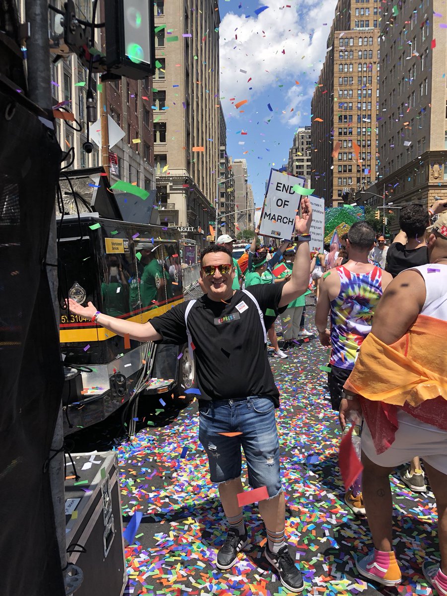 tommy_geraci_'s tweet photo. How did I manage to stay cool & dry during LA Pride,NYC Pride, on stage at Google, on the red carpet,hiking 🥾 & at the gym 💪🏼? @dovemencare deodorant wipes! So convenient to carry anywhere & they work! @Influenster @dovemencare #DoveMenStayFresh #FreshnessToGo #complimentary #ad https://t.co/tUDF1vvWvE