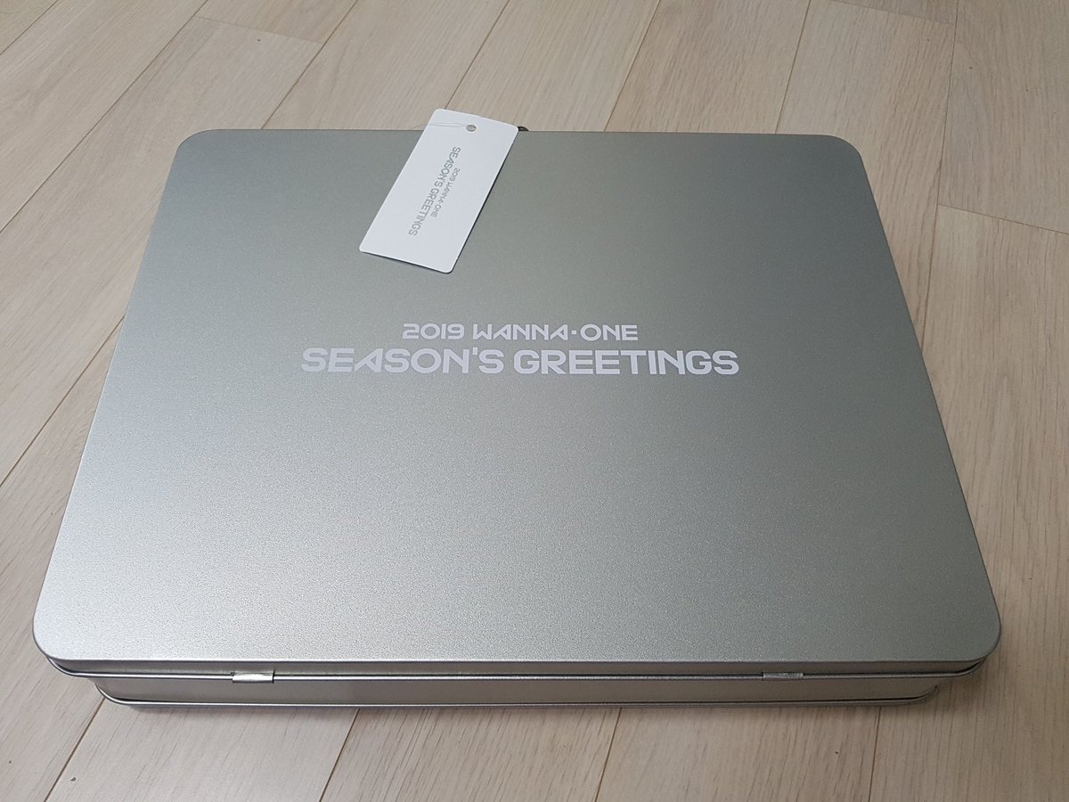 sellgoods96's tweet photo. 워너원 데뷔 2주년 기념 나눔 이벤트 합니다
I PROMISE YOU 공식 MD (증사 박지훈)
2019 SEASON'S GREETINGS (시즌 그리팅)
RT와 워너원 데뷔2 주년 축하 댓글 달아주세요(팔로잉 하지 마세요 어차피 양도계입니다ㅎ) 
추첨은 저녁 워너원시(8시 7분)에 하겠습니다 #워너원_2주년축하해 https://t.co/bwuJsz57M5