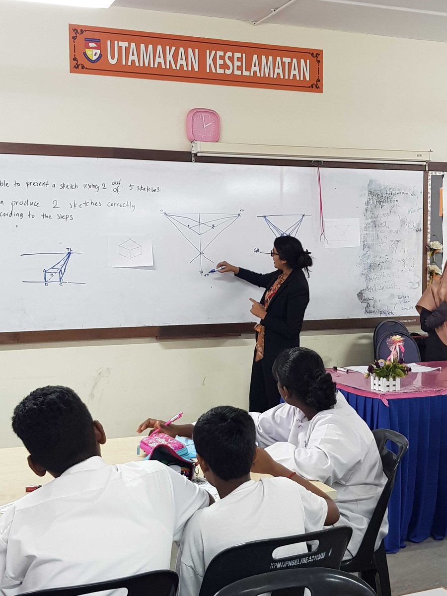 TeachForMsia's tweet photo. Our #tfmweek2019 guests brought fresh perspectives and their experience into the classes they taught, resulting in some of the most unique lessons we’ve seen - what subject would you like to have an external guest to teach you for a day and why? https://t.co/uEy59V3ydx