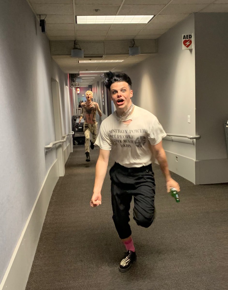 machinegunkelly's tweet photo. mood after the show. 🍻 https://t.co/mGucAhNbdf