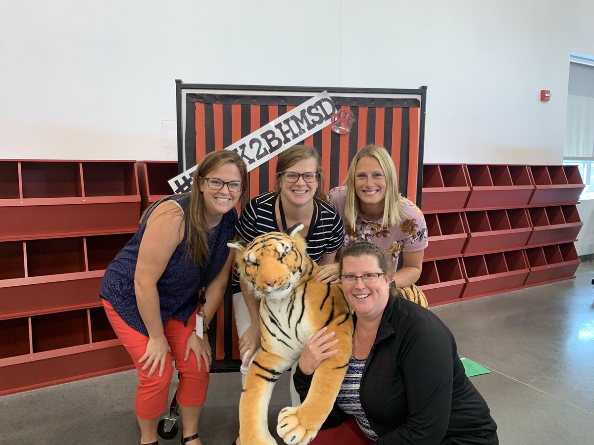 RoushsRoom's tweet photo. Happy Registration Day! This year is going to be grrrrrrreat!#BACK2BHMSD 🐯🐾 https://t.co/WefqycDPuI