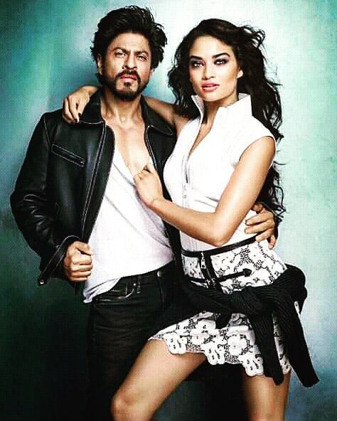iashinaktar0's tweet photo. The Romantic look of SRK, Badsaah of Bollywood💖
.
.
@iamsrk #iashinaktar #junior_SRK @SRKCHENNAIFC @SRKUniverse @SRKFC1 @SRKFCJaipur #SRK #srklife #srklove #SRKQuote #srkdon #srkbollywood @AktarIashin https://t.co/y07gfKzpd0