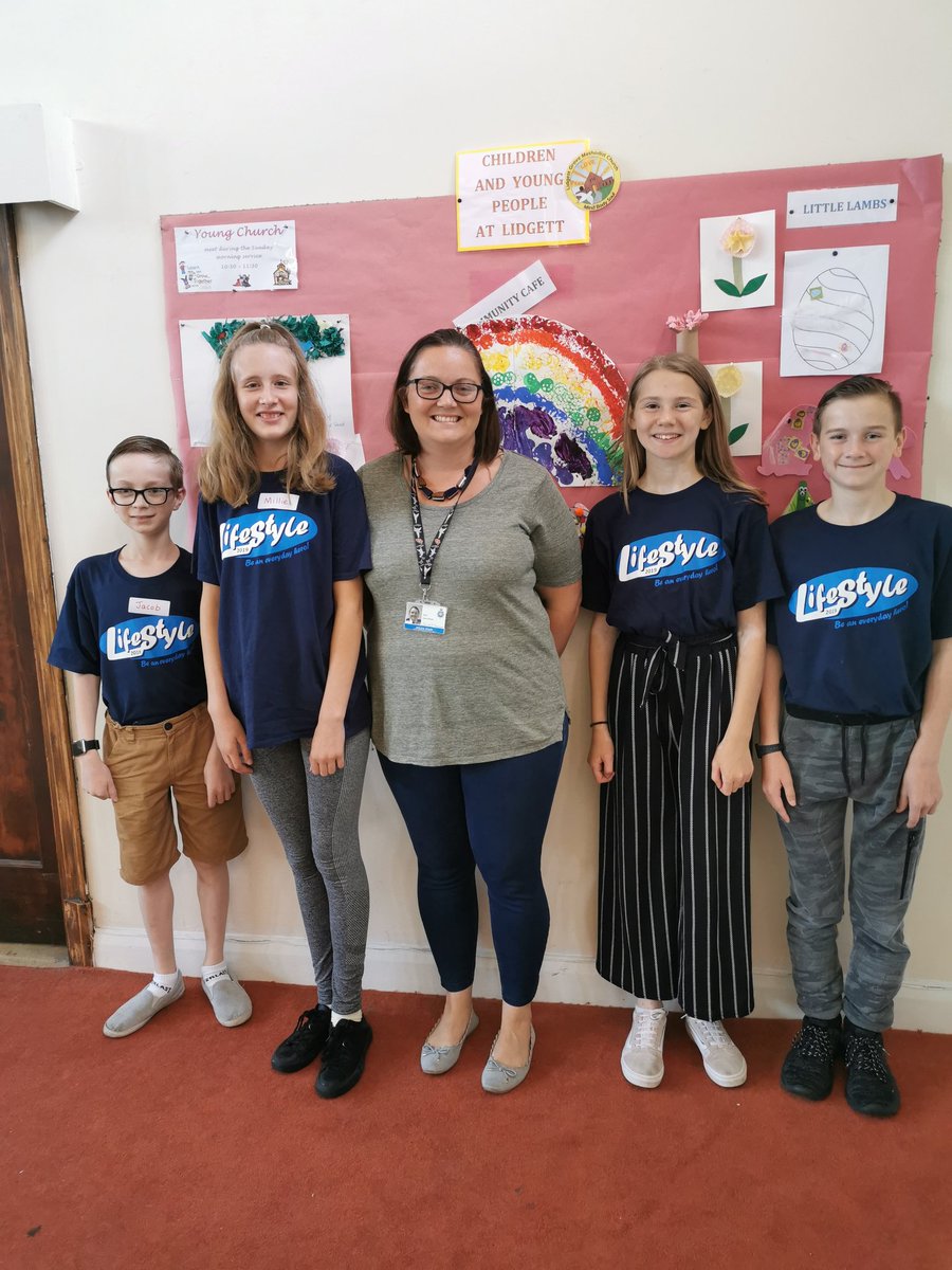 CitySuperheroe2's tweet photo. On our third week of volunteering at @LidgettMCYork Community Café... Today we got a visit from our local police officer Laura!! @NYP_Lifestyle @YouthTeamNYP #community #acomb #volunteering #helping #support #engage #youngpeopledoinggood https://t.co/tKZrqmOP8N