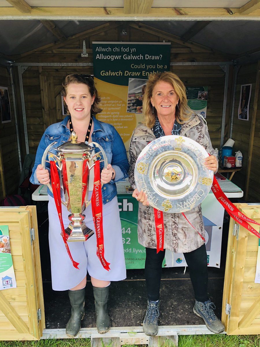 Roedd Lowri, ein Rheolwraig Cofrestredig a Medi, ein swyddog dros Gwynedd yn brysur iawn ddoe

Lowri, our Registered Manager and Medi, our Officer over Gwynedd were very busy yesterday #GrandSlam #TripleCrown