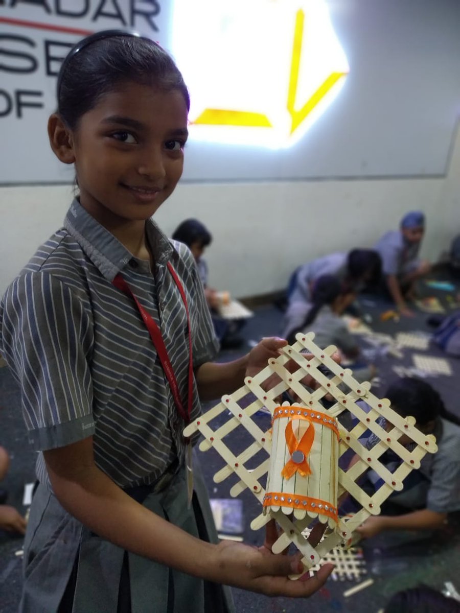KNMAIndia's tweet photo. #KNMAWorkshops
Fourty students from Class – V of Summer Fields School, Kailash Colony, New Delhi visited #KiranNadarMuseum of Art Saket for an art workshop on 'Wall Hanging Making'. Students learnt to use Ice cream sticks as the key material to make their own fun wall hangings. https://t.co/YbakMDUWL6