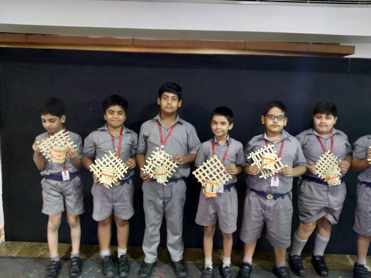 KNMAIndia's tweet photo. #KNMAWorkshops
Fourty students from Class – V of Summer Fields School, Kailash Colony, New Delhi visited #KiranNadarMuseum of Art Saket for an art workshop on 'Wall Hanging Making'. Students learnt to use Ice cream sticks as the key material to make their own fun wall hangings. https://t.co/YbakMDUWL6