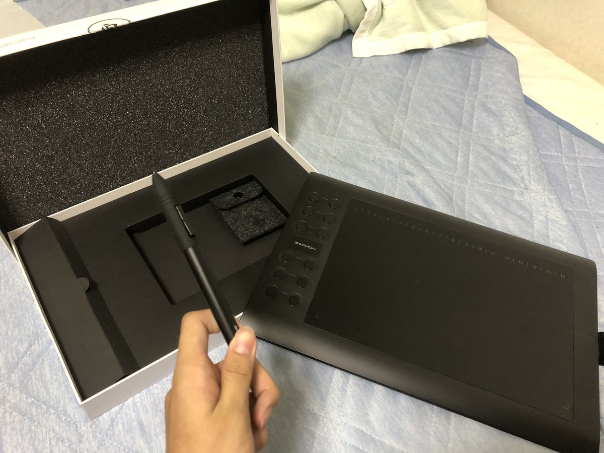 Hikarin_0729's tweet photo. 新しいペンタブが届いた！gaomon
ってメーカー物。箱が上品すぎて驚きました！！早速苦手なデジタルイラストに取り組もう！ https://t.co/PLHUrNXhRz