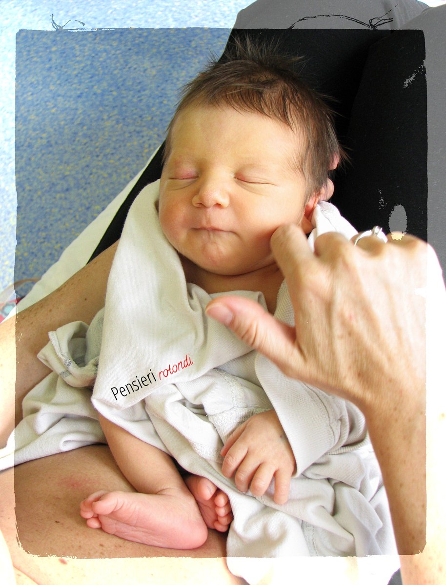 PensieriRotondi's tweet photo. «Ma l’unica cosa che vorrei darti è la sola che non posso: è che ti innamori di quello che sei». L'unica cosa - https://t.co/Lw9W9GMB8e @papainascolto @mamma_bradipa @laurariccobono  @Silvia_SCB_ @elenarigon @oh_mymom @MaMi_Milano @PinkMagItalia  @UffaPapa1 @alevalsecchi https://t.co/knCVnzOm0v