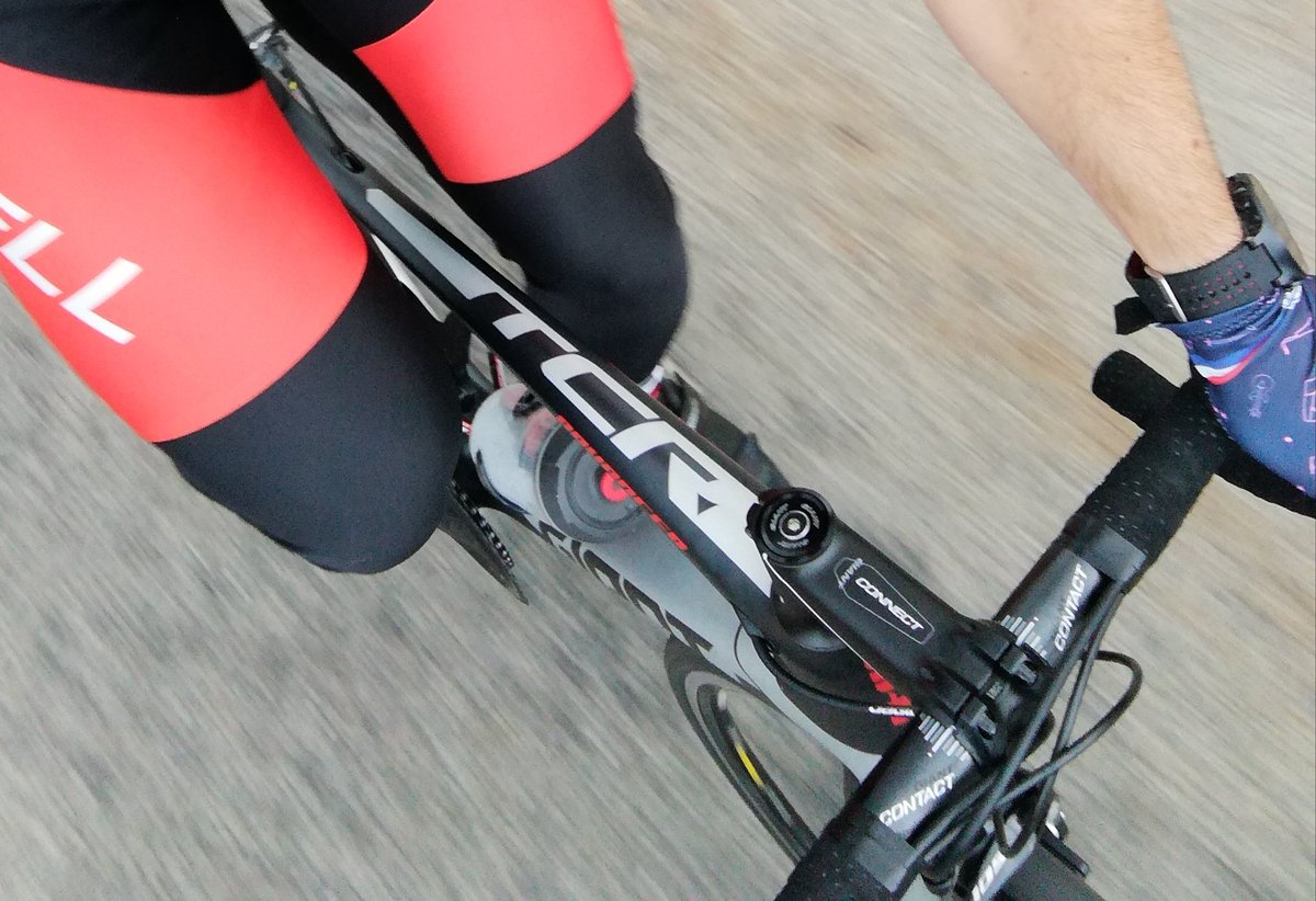 CharlesNavillod's tweet photo. Entraînement endurance ! #giant #gianttcr #cycling https://t.co/Y9XNgfC6hl