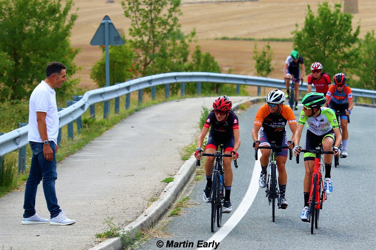 Brutal la instantánea de <a href="/martin__early/">Martín</a> . Sencillez, admiración, imponente, ilusión, sorpresa, incredulidad, pasión, diferente, único...todo en una Foto. #Indurain #inimitable