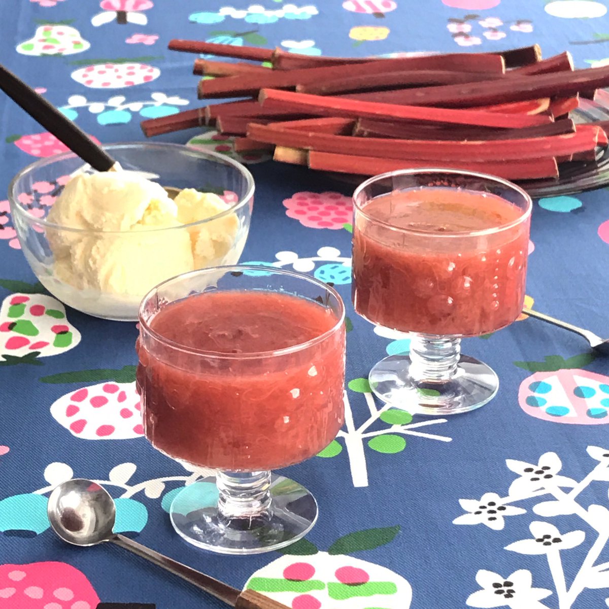 Markka マルカ A Twitter ルバーブを使ったレシピを紹介 フィンランドのとろみのあるデザート キーッセリ ルバーブ が手に入ったら作ってみてください ルバーブのおはなしと ルバーブのキーッセリのレシピは マルカの北欧旅案内第4巻に掲載 8月中は送料