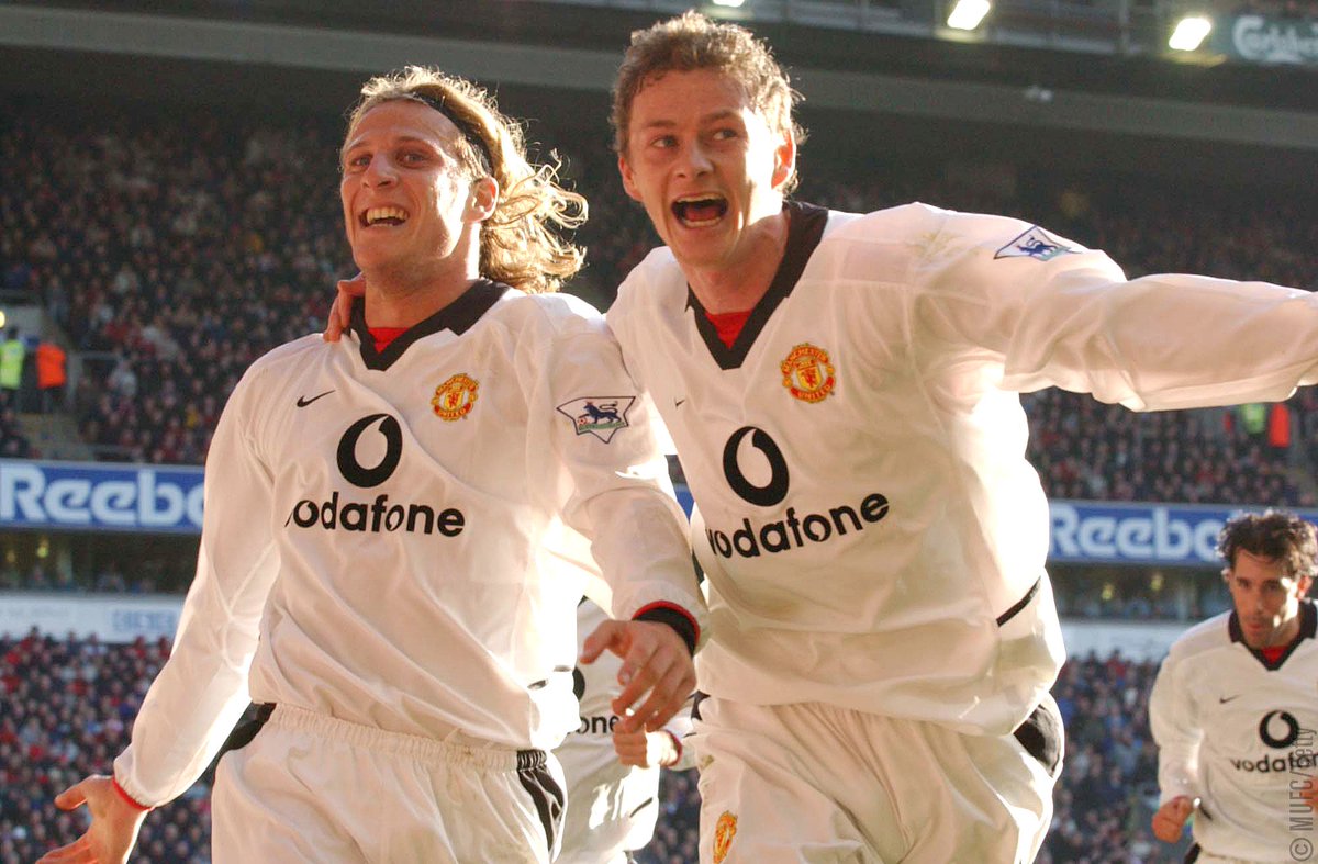 <a href="/DiegoForlan7/">Diego Forlán</a> All the best in your retirement, <a href="/DiegoForlan7/">Diego Forlán</a>, and thanks for the memories! #MUFC