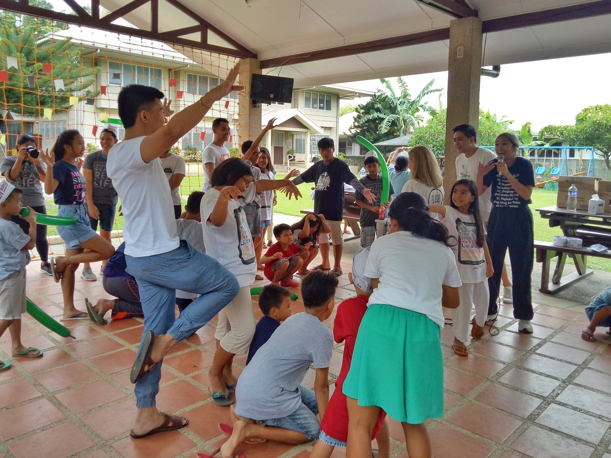 CebuBloggers's tweet photo. The premier blogging org in Cebu embarks on a maiden program "Bloggers Social Responsibility: 50 Smiles For A Day".
Special thanks to @gcashofficial, @KrispyKremePH and PAGE ONE for the successful roll-out of this impactful BSR event. <3
#CBSgivesback #CBSForever #CBSEngaged https://t.co/VzbTEoe9b9