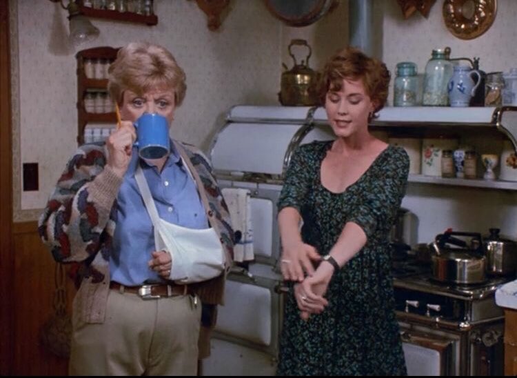 You know the rules! 
Tell us a story in six words or less about this image from #MurderSheWrote! 

#SixWordStory #WhoDunnit #writing #writingcommunity #5amwritersclub #SupportIndieFilm #filmtwitter #JessicaFletcher #AngelaLandsbury #detectiveclub #Kickstarter countdown🔍3 days!